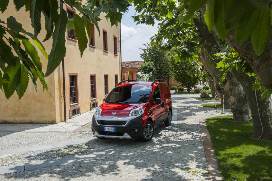  Fiat Fiorino Adventure 2016 года  (фото 3 из 8)